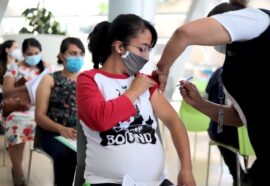 vacunación señora embarazada